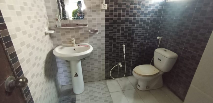 Beautiful 3 bed dd apartment with lift for rent at small bukhari near red apple.