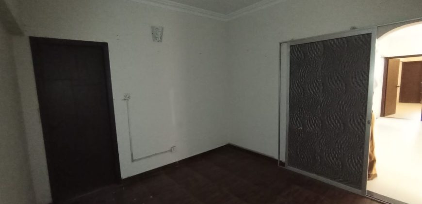 Beautiful 3 bed dd apartment with lift for rent at small bukhari near red apple.