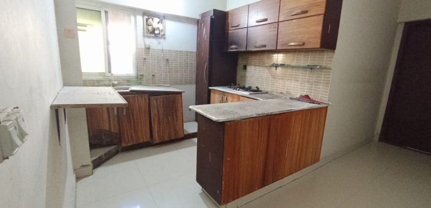 Beautiful 3 bed dd apartment with lift for rent at small bukhari near red apple.
