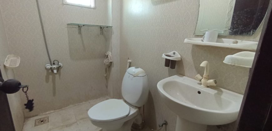 Beautiful 3 bed dd apartment with lift for rent at small bukhari near red apple.