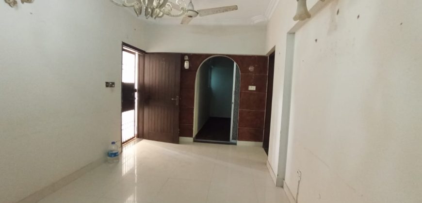 Beautiful 3 bed dd apartment with lift for rent at small bukhari near red apple.