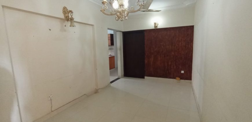 Beautiful 3 bed dd apartment with lift for rent at small bukhari near red apple.