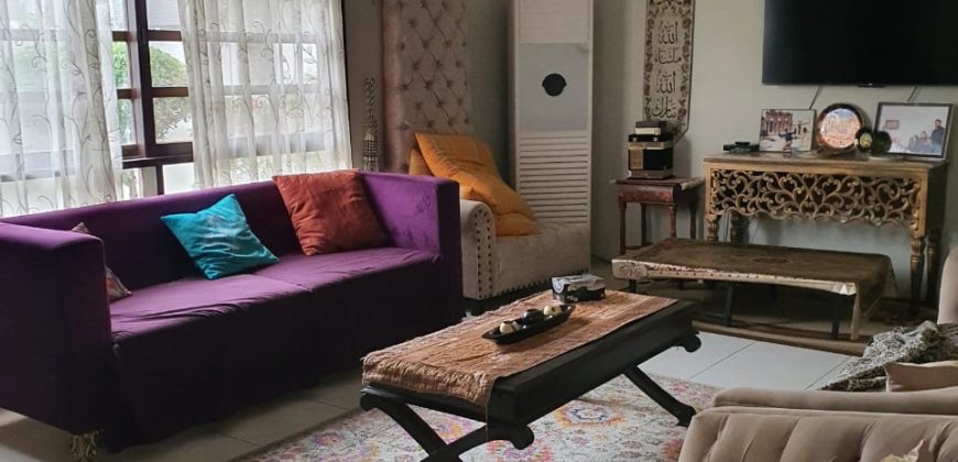 350 sq yards house for sale in phase 6 near quran academy